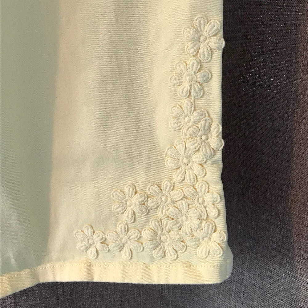 Lemon 🍋 yellow capris - Picture 3 of 7